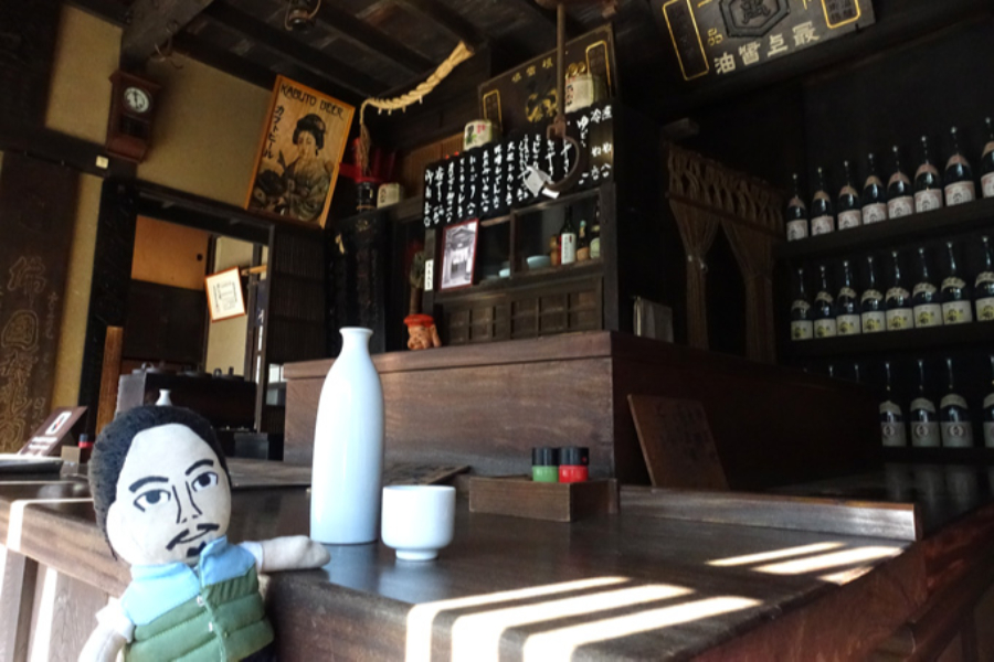 ▲現在も鶯谷で営業を続ける創業160年に迫る居酒屋・鍵屋。狭い店内ながらめちゃくちゃ居心地が良い。夏の夕涼みイベントに限り実際にここで酒が飲めるとか