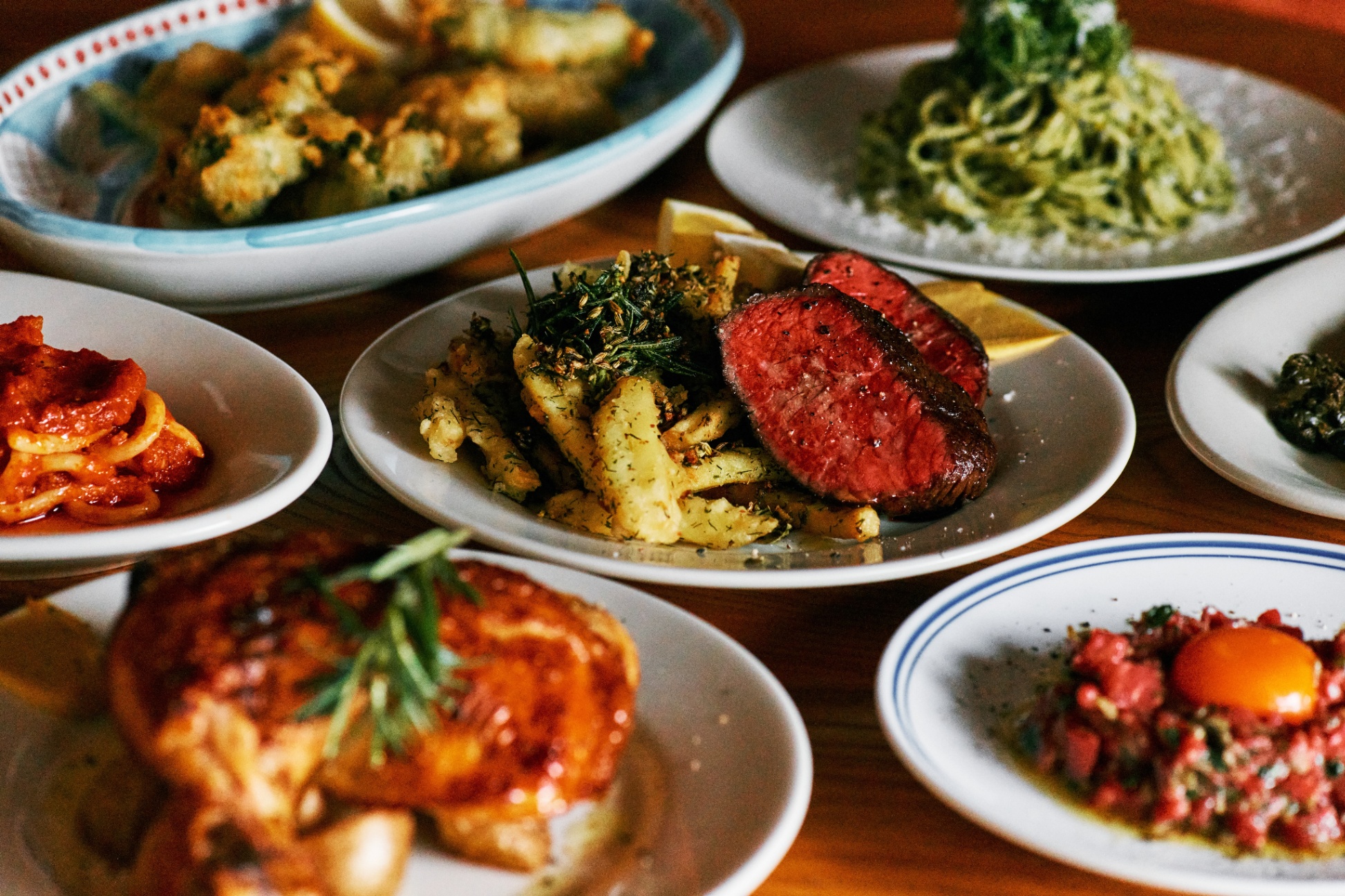 前菜12種盛りが名物！洋食ワイン酒場「HiBi」北千住にオープン