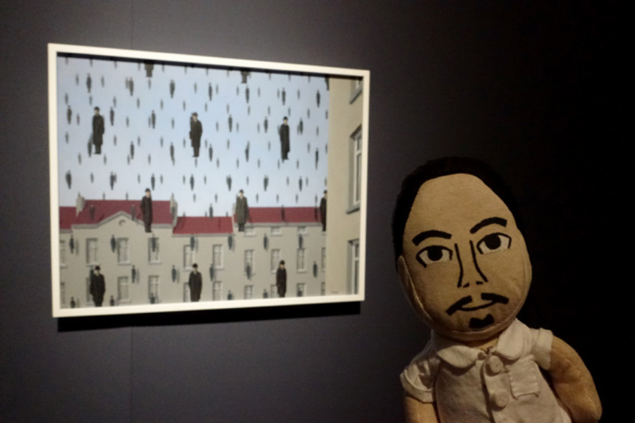 (c)Charly Herscovici/ADAGP, Paris, 2015
▲展覧会カタログやパンフレットの表紙にも使われている《ゴルゴンダ》(メニル・コレクション蔵)。雨のように紳士が空から降っていますね。テトリスみたいな落ちゲーにもできそうですね