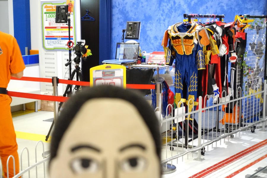 ▲ついでに、平日限定のなりきりヒーロースタジオもお子様のみ。うらやま!