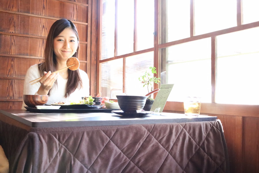 古民家カフェのコタツでぬくぬく 可愛い仏像作り体験も ほっこり幸せ気分になれる冬の鎌倉日帰りデート レッツエンジョイ東京