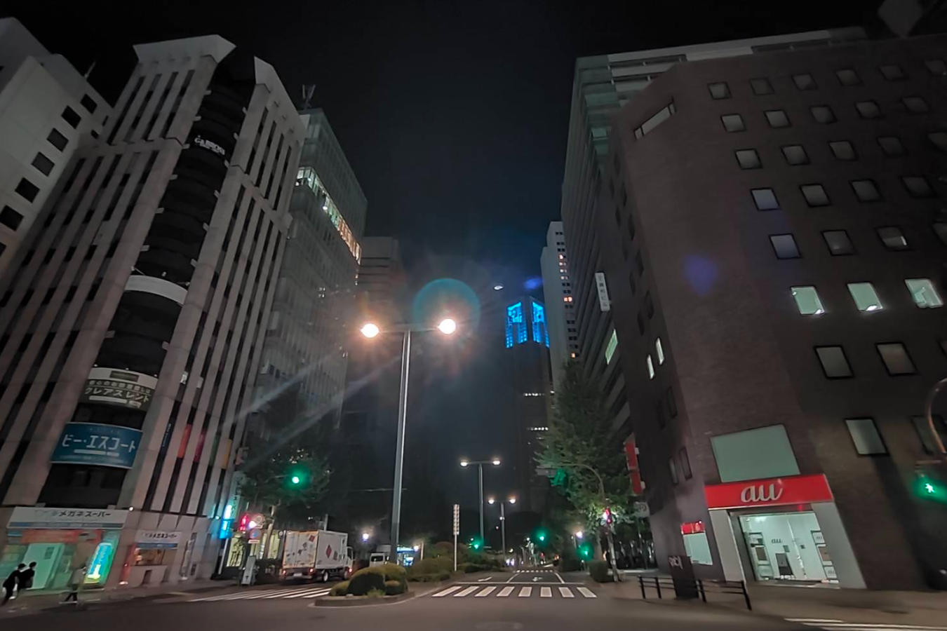 ▲幻想的な青い光を放つ、パークハイアット東京