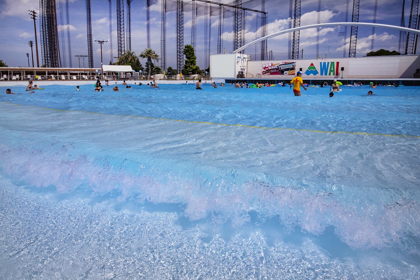 よみうりランドの プール Wai オープン レッツエンジョイ東京