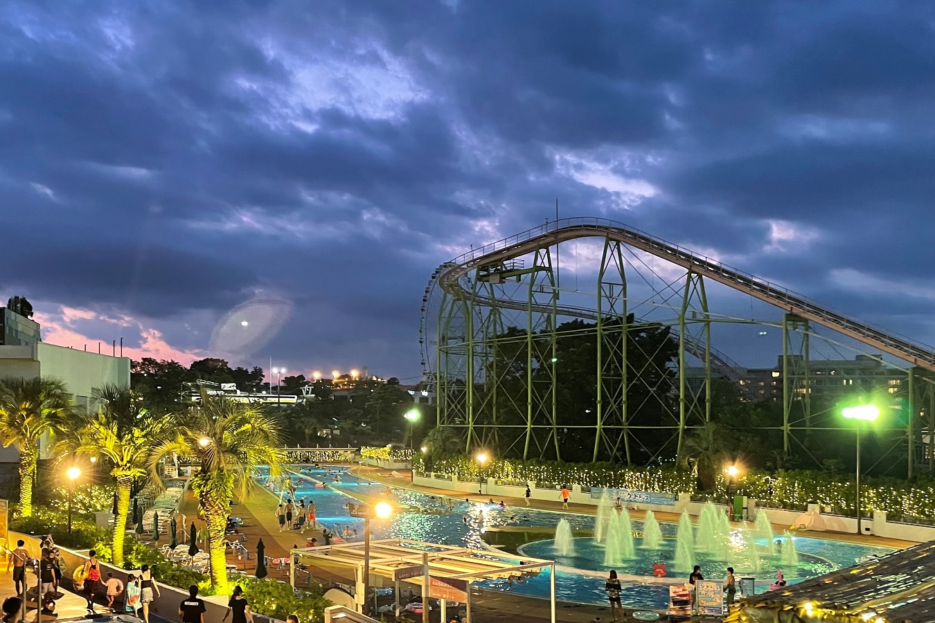 よみうりランドの プール Wai オープン レッツエンジョイ東京