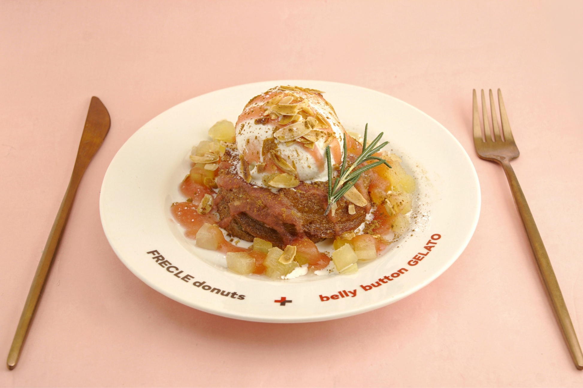 フレンチクルーラー専門店の3号店「フレクルドーナツ + ベリーボタン ジェラート」自由が丘に誕生