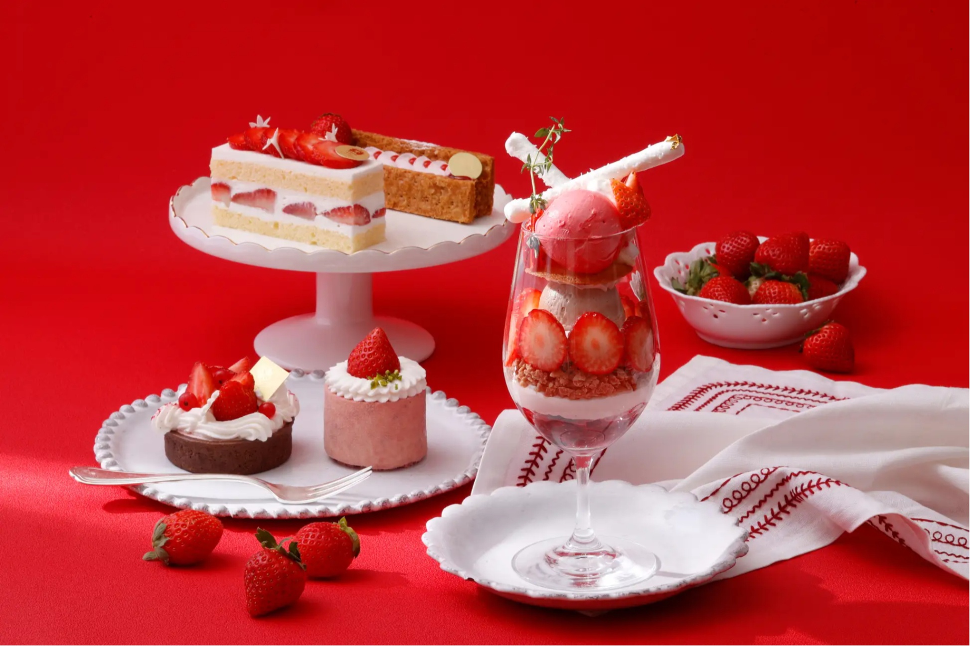 【ホテルニューグランド】旬のいちごスイーツがそろう「苺フェア」を開催