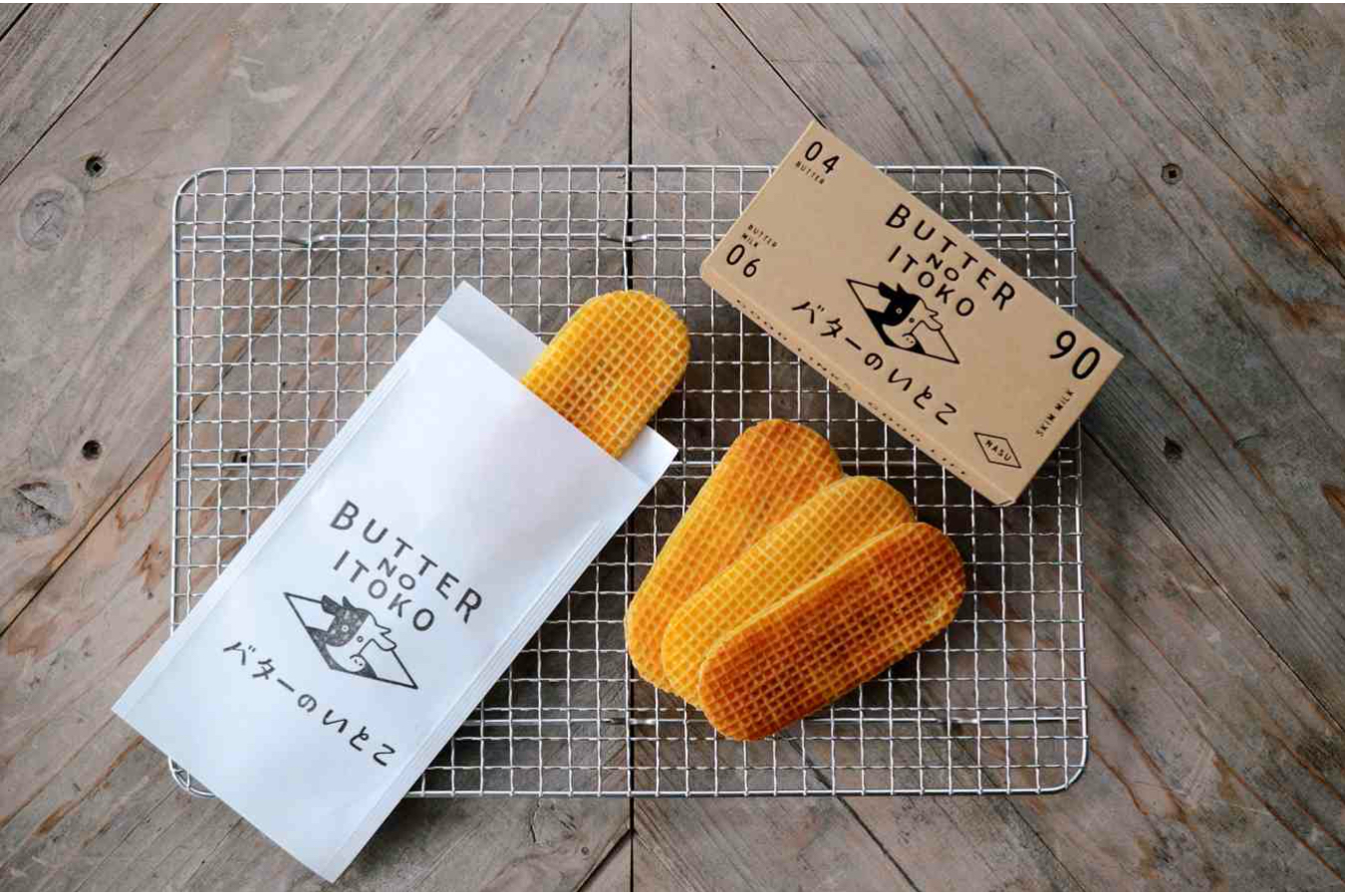 ▲「バターのいとこ」4種類(1箱3枚入り各972円)。同シリーズの「いとこのラスク」は2種類(各756円)
