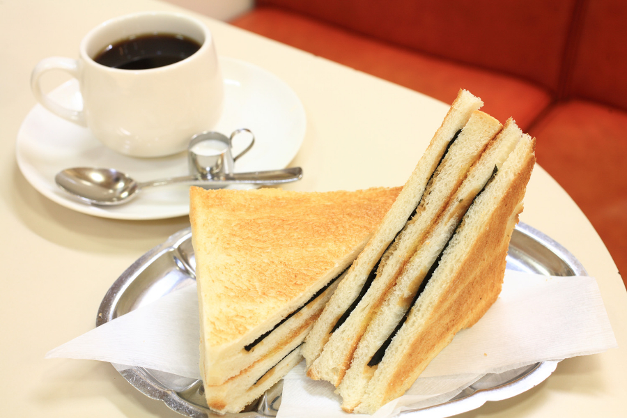 ▲のりトースト!コロンとした丸いカップに入ったブレンドコーヒーは420円です