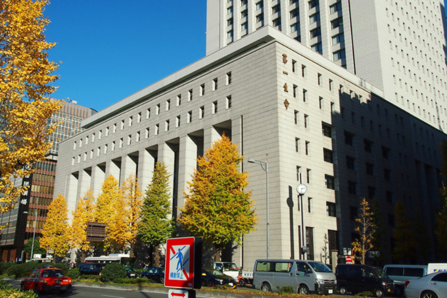 ▲コリント式列柱が見られる外観。素人目でも建てるのにお金かかってるのが分かる