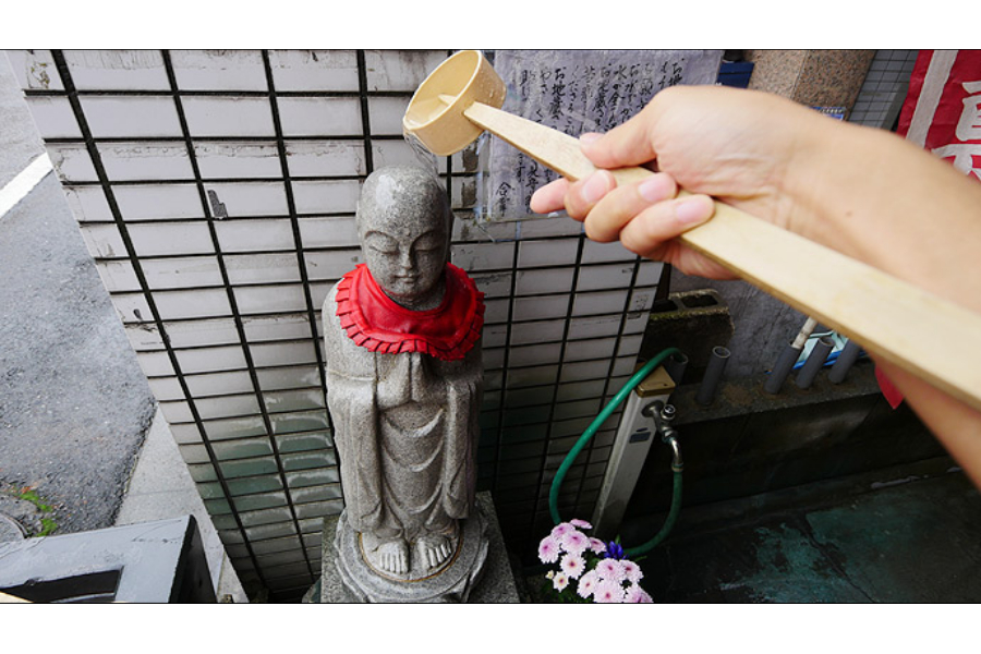 ▲水をかけます