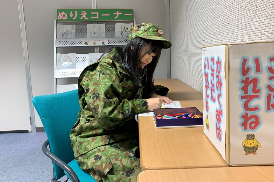 ▲「りっくんランド」の2階にはぬりえコーナーも。ここでもかわいいヒヨコ隊員のぬりえが用意されていた。