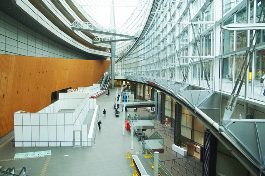 ▲東京国際フォーラムのガラス棟には無料の休憩スペースが