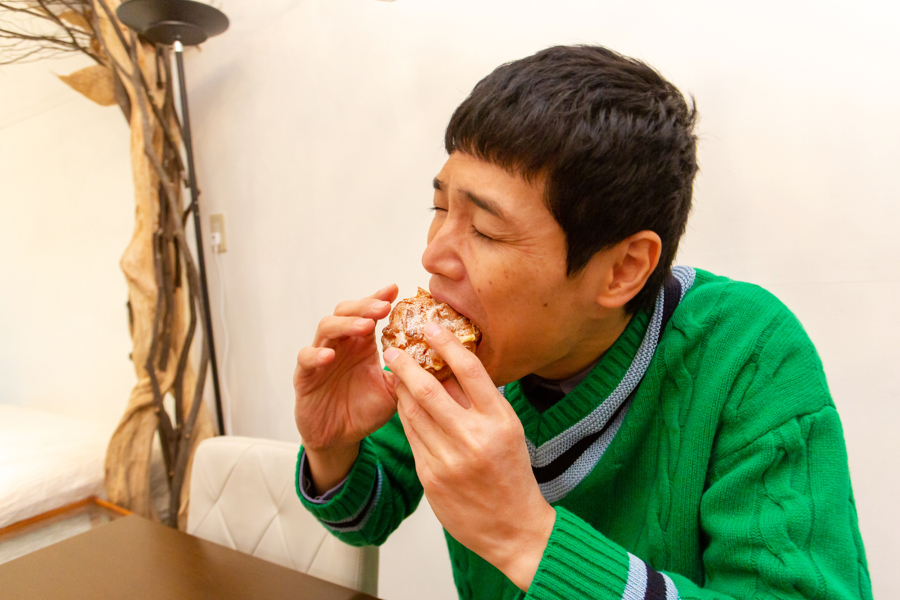 購入したケーキは、マネージャーさん、スタッフでテーブルを囲み美味しくいただきました♪