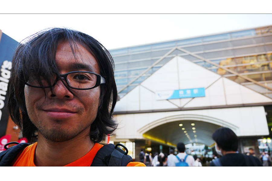 ▲男一人で経堂駅にやってきました!