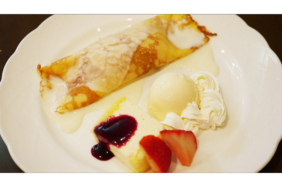 ▲5品目「バナナフランベとレアチーズケーキとバニラアイスクアントローかけ」