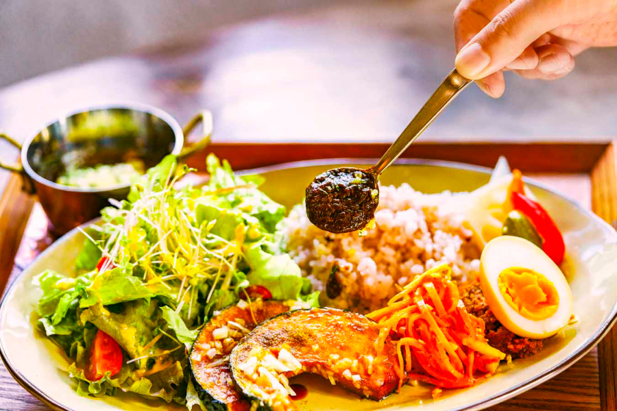 ランチメニューより「欧風カレーとキーマカレーのメリメロプレート」1,480円