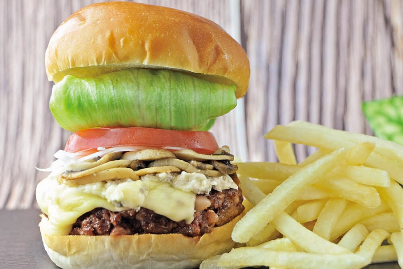 ▲「和牛バーガー ゴルゴンゾーラ&マッシュルーム」(1,890円)