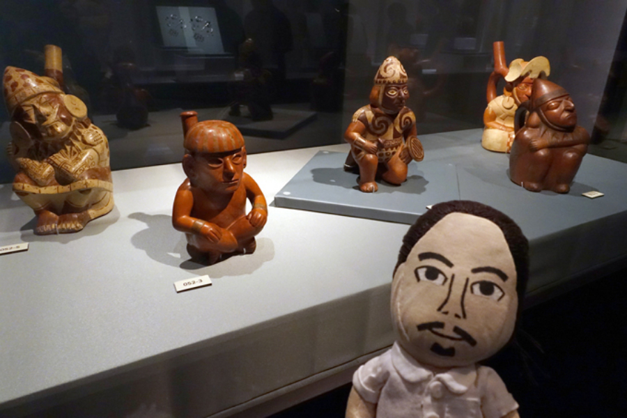 ▲ミニくまちゃんパワープッシュは南米最初の国家《モチェ文化の壷》(100?700年 ペルー)。かわいくデフォルメされた壷フィギュアもまた副葬品なのだそうです
