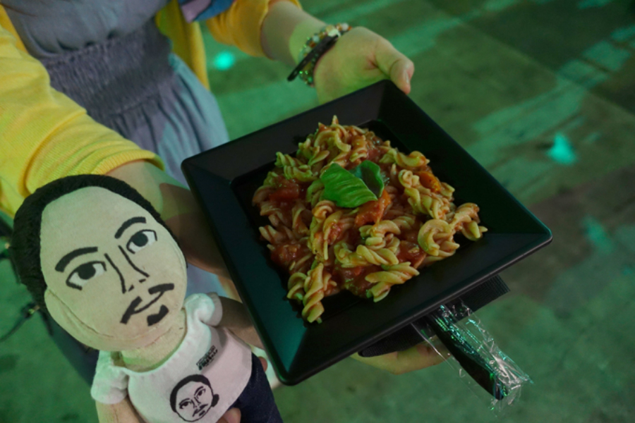 ▲フードエリアではLUNA SEAメンバーが楽屋で食べているメニューも。写真はラスイチだったという「SUGI様のグルテンフリー・ヴィーガンパスタ」