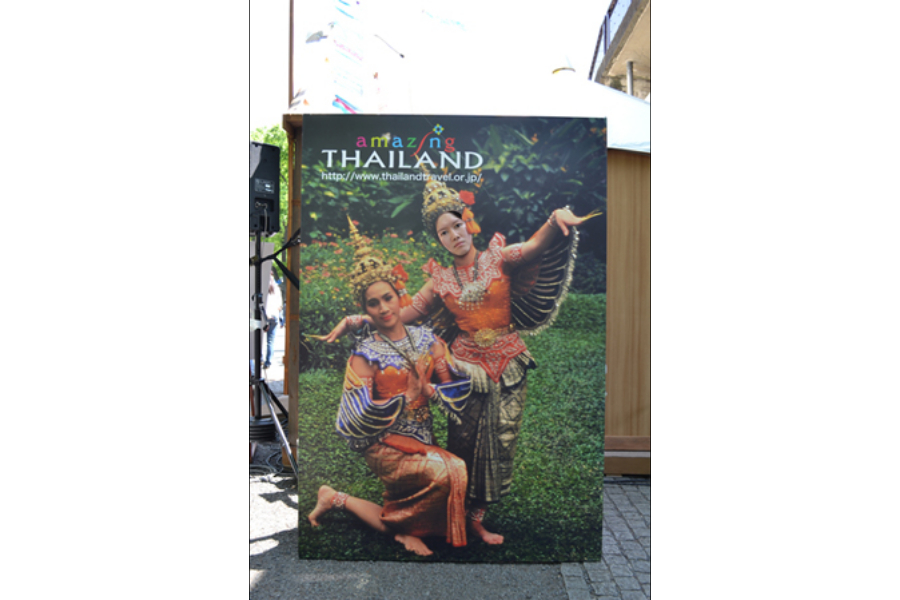 ▲タイフェスでの顔ハメは順番待ち。譲り合いの精神でハマりましょう。