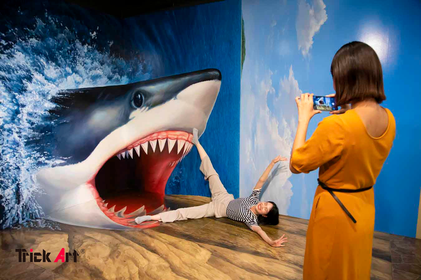 ▲この写真を縦にすると・・・ジョーズに食べられているように見えるんです!