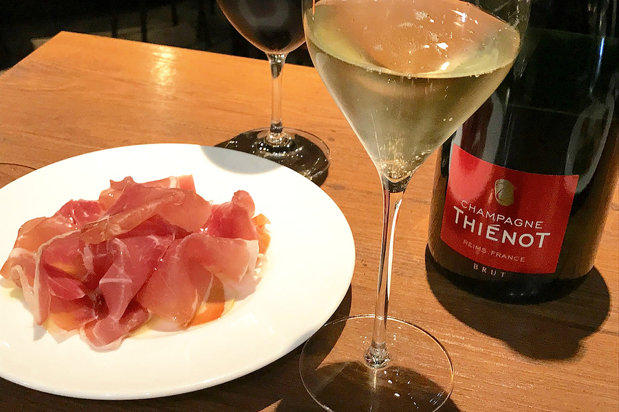 生ハム食べ放題500円 グラスワインが種も コスパ抜群の マルゴグランデ は新宿女子会の二軒目使いに超優秀 レッツエンジョイ東京