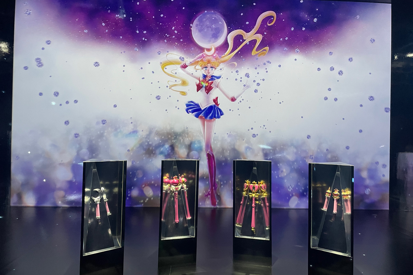 ▲展示のスタートを飾る没入型体験シアター「セーラー・プリズム・シアター」
@Naoko Takeuchi