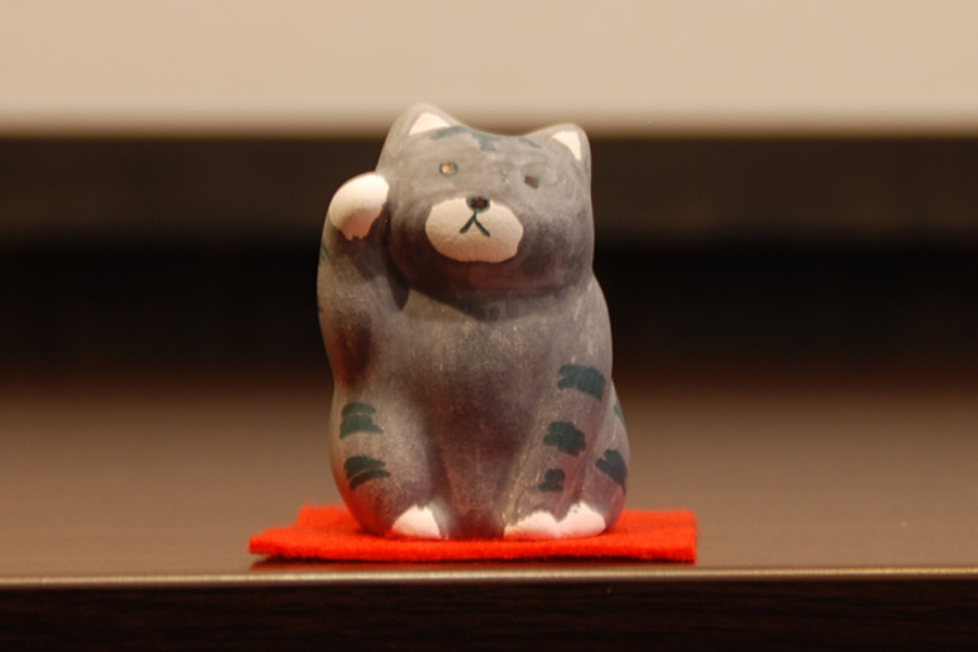 ▲完成!へんちゃん、赤座布団が似合うねえ。熊じゃないよ