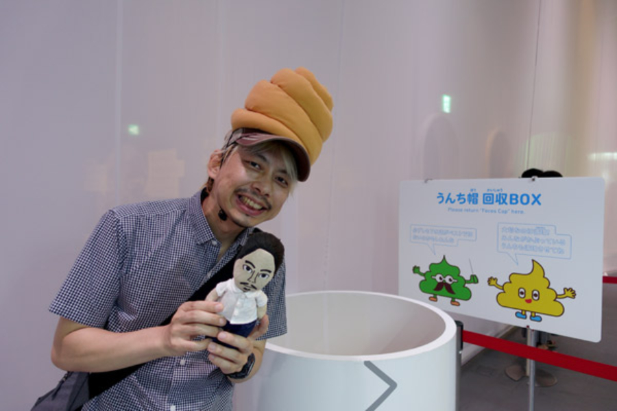 ▲話題のトイレなりきりコーナー。すべり台はなかなかのスピードで、うんちの一生を疑似体験することができます