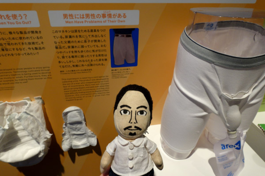 ▲筆者にも覚えがある尿もれ対策グッズの数々。先端にパックを付いてるやつが欲しい!