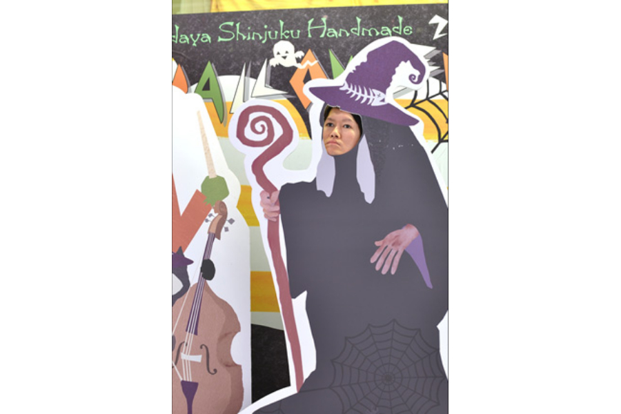 ▲冒頭のフランケンの隣にあった魔女看板。角度に気を使います。