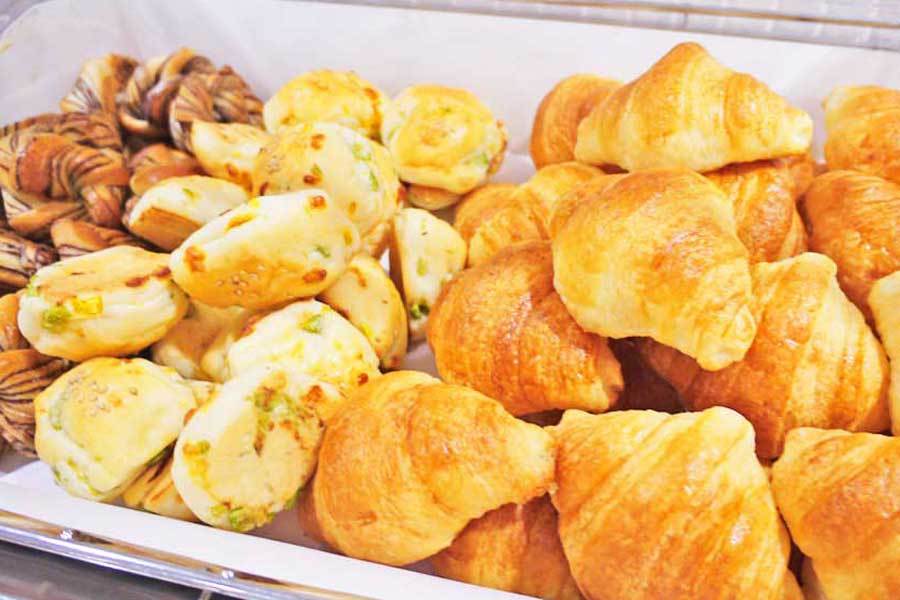 優雅なホテルの朝ビュッフェ1 600円 絶品焼きたてパンやワッフルなど 約40種類が食べ放題の池袋モーニング レッツエンジョイ東京