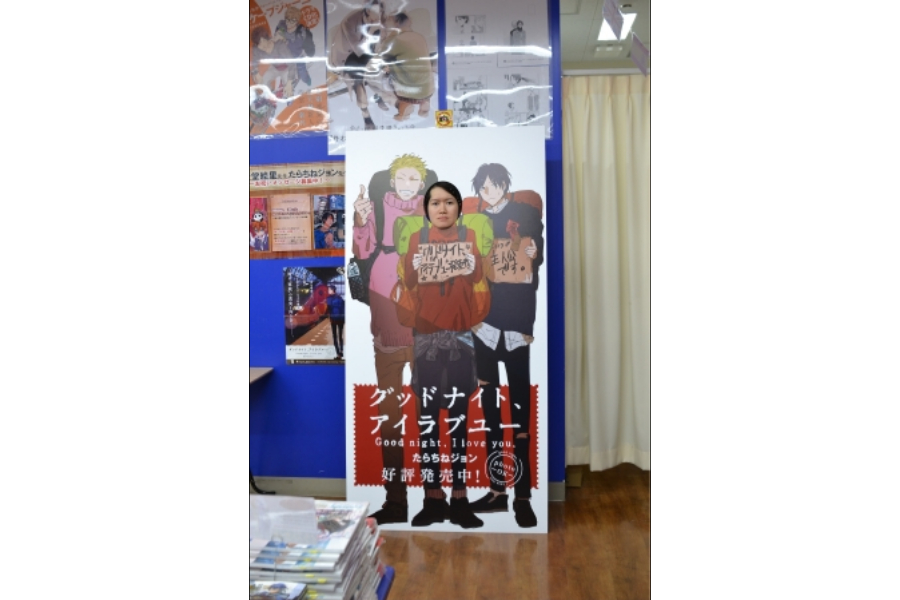 ▲看板の頭上にはカメラにバツがしてあるマークが。でも看板自体にはphoto OKの文字が。悩みながらハマりました。