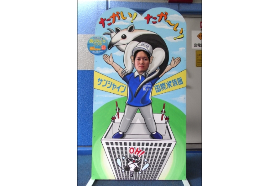 ▲顔ハメ看板を知り尽くしたこの穴サイズ。新潟県柏崎市のもたい看板店さんの作品です。