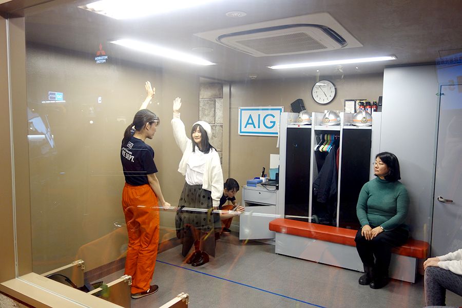 ▲消防士としての訓練中