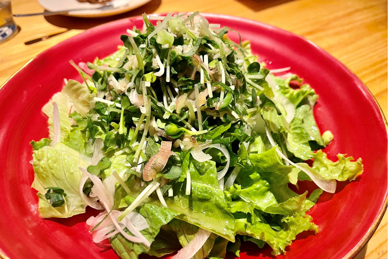▲「7種の日本野菜サラダ~自家製ごま油のさっぱり塩ドレッシング」(968円)
