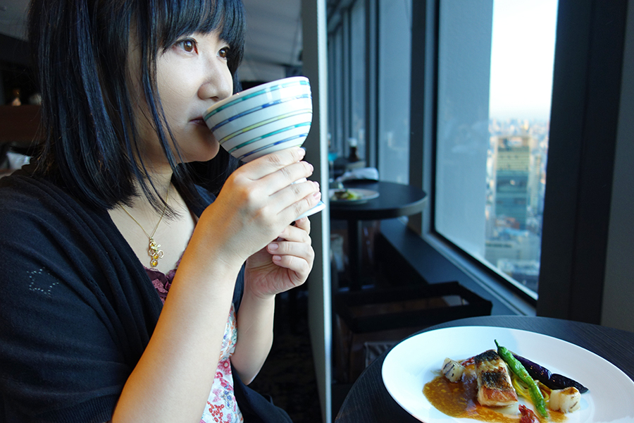 ▲お茶のような入れ物に入っているこれもカクテル