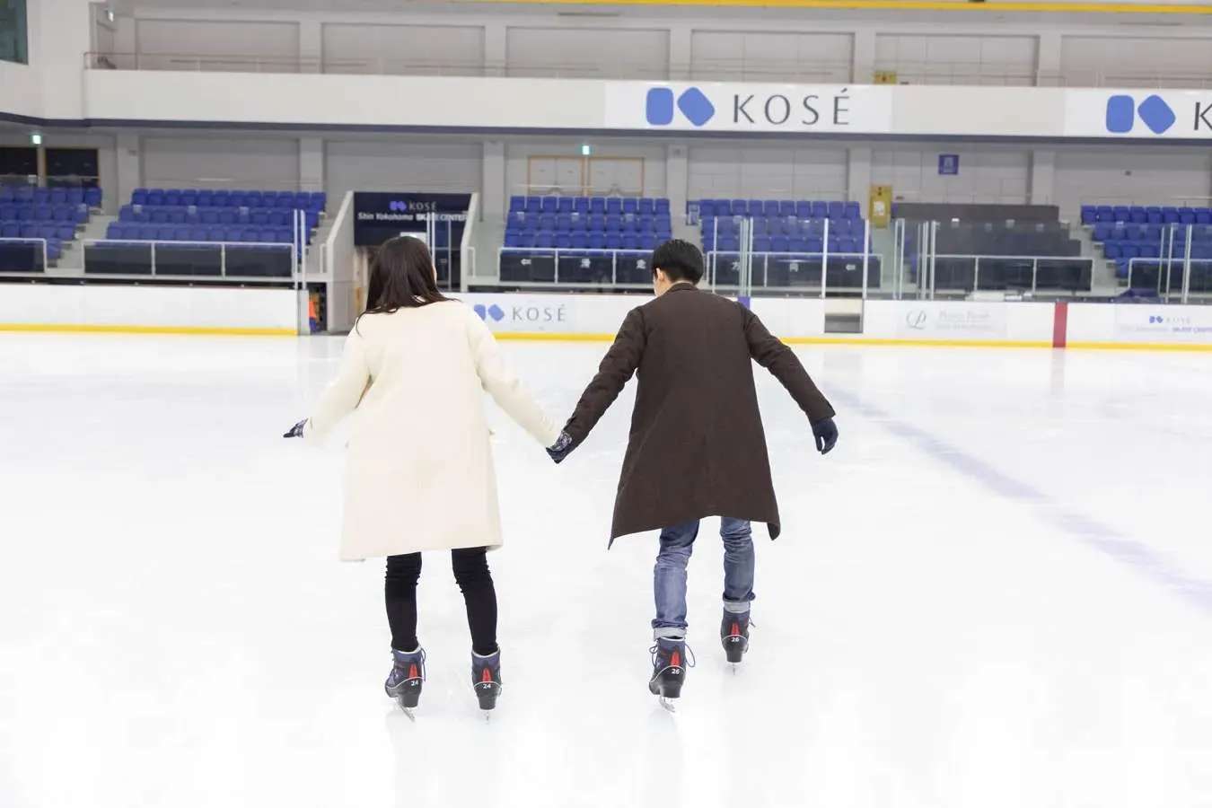 先輩女子が伝授！シャイな女子が「アイススケートリンク」デートで距離を詰めるテク3選【横浜】｜レッツエンジョイ東京