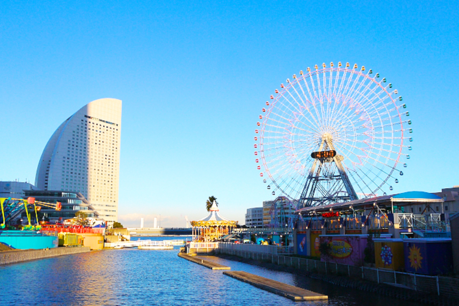 ▲海あり遊園地あり高層ビルありの大パノラマ