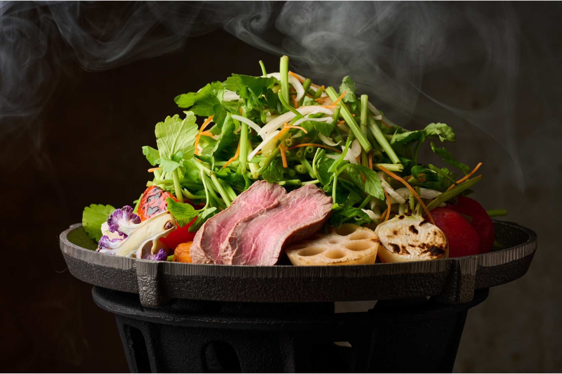 ヘルシーな“蒸しジンギスカン”も楽しめる！「恵比寿 焼肉 羊ビヨリ」オープン