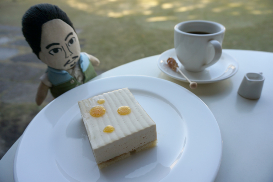 ▲期間限定のイメージケーキ。アートを観てから食べるか、食べてから観るか……