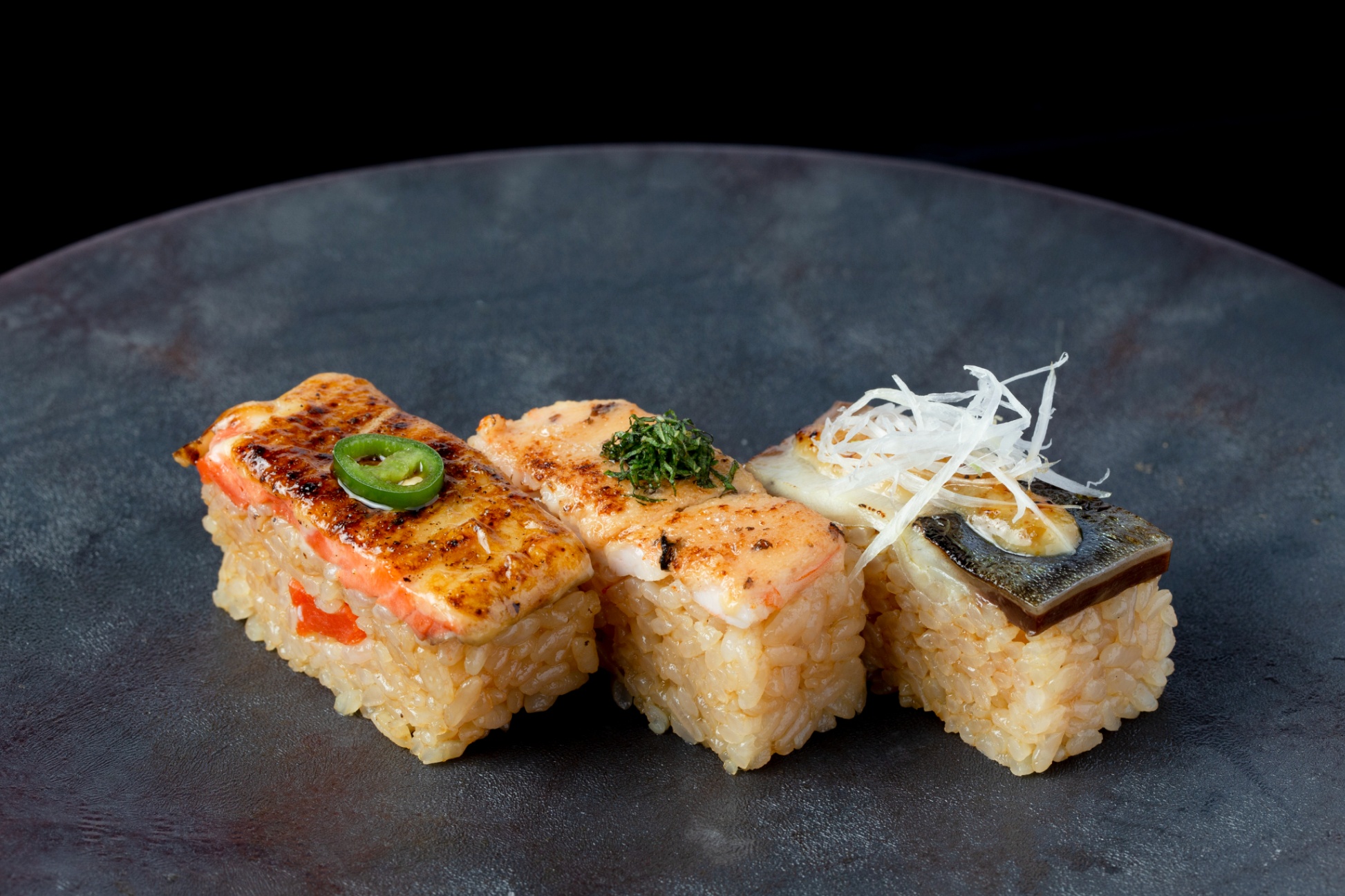 カナダ生まれのグローバル鮨レストラン「Aburi TORA」豊洲に新店オープン