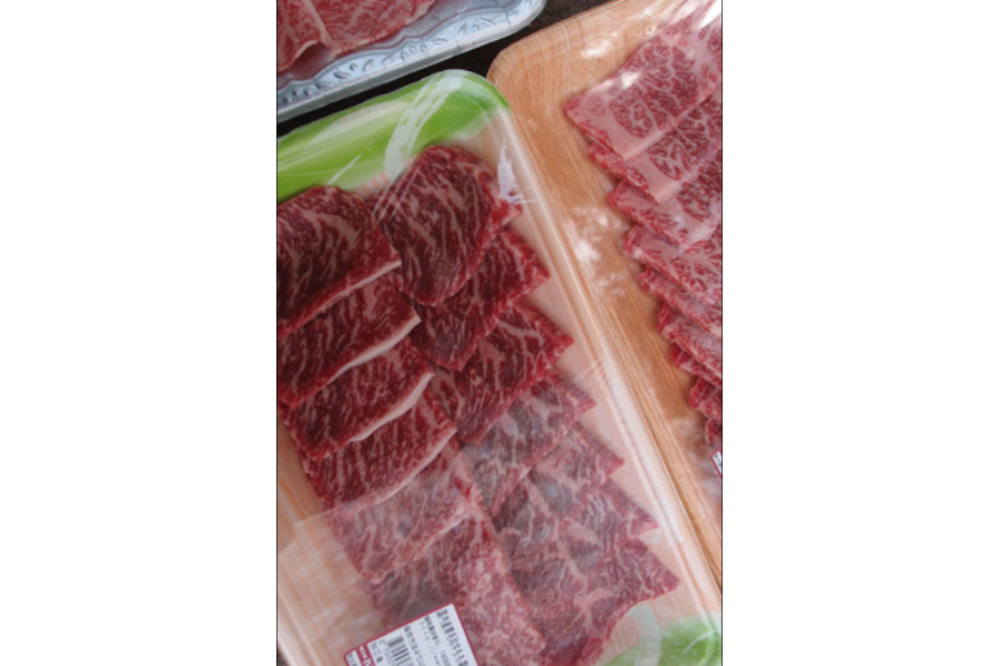 ▲この肉は全部ワシのものじゃ!