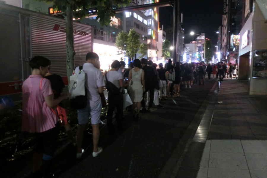 ▲加盟店でスタンプを押すと抽選に参加できます。が、すごい行列でした……。