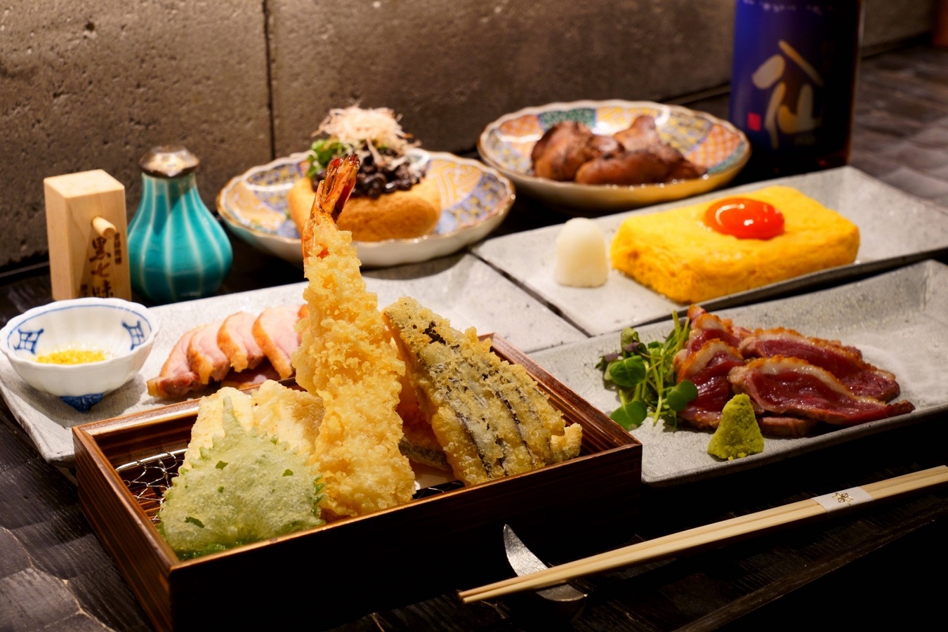 ▲お酒とツマミ、蕎麦が楽しめる