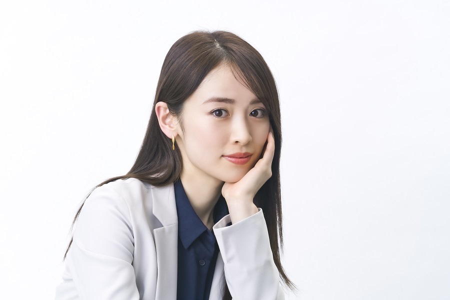 泉里香さんのおでかけスタイルとは ドラマ 高嶺のハナさん の撮影裏話もインタビュー レッツエンジョイ東京