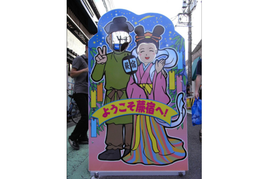 ▲蕨市の機祭りにて。織姫も彦星も開閉式になっていまして、一人でも恥ずかしくなくハマれます。