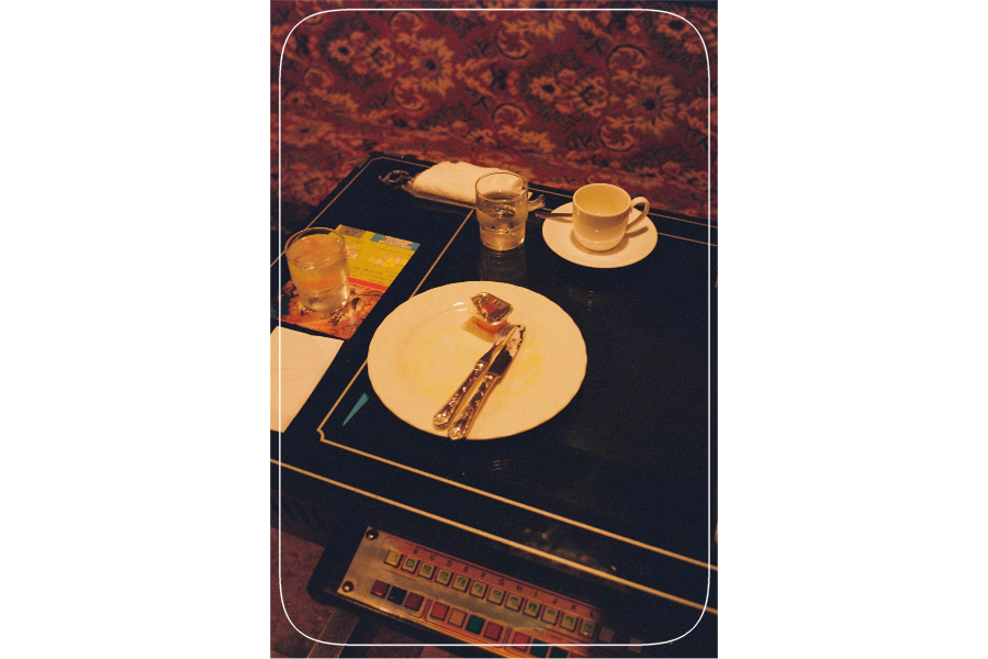 ▲こちらは通常のフィルムカメラで撮影した写真。喫茶店はどこを切り取っても絵になる。