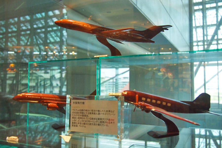 ▲空港らしく、飛行機も販売されている