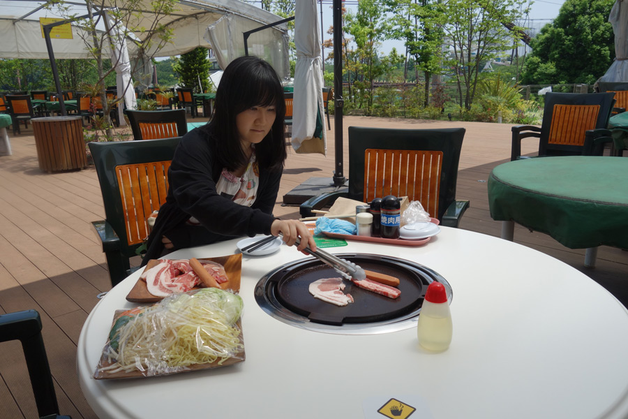 ▲手ぶらで一人バーベキューをできる店に入った